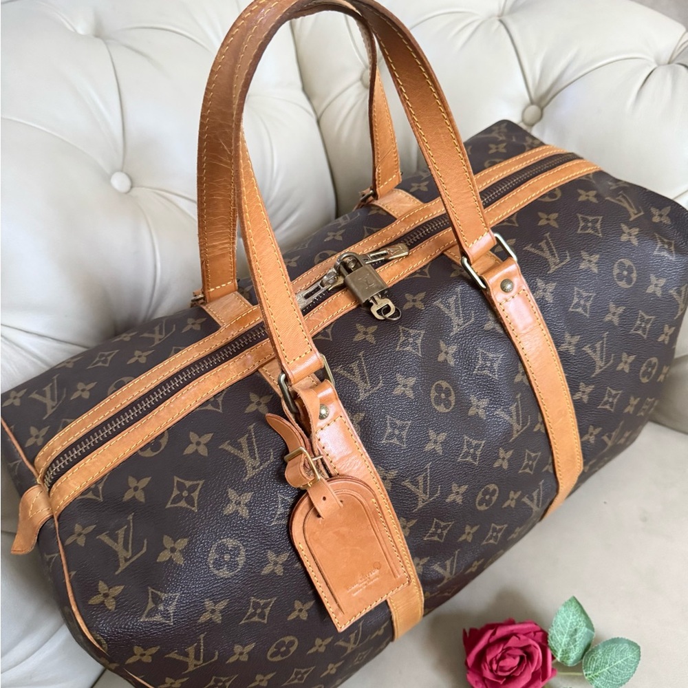 SOLD - 💎Authentic Louis Vuitton Monogram Sac Souple 45